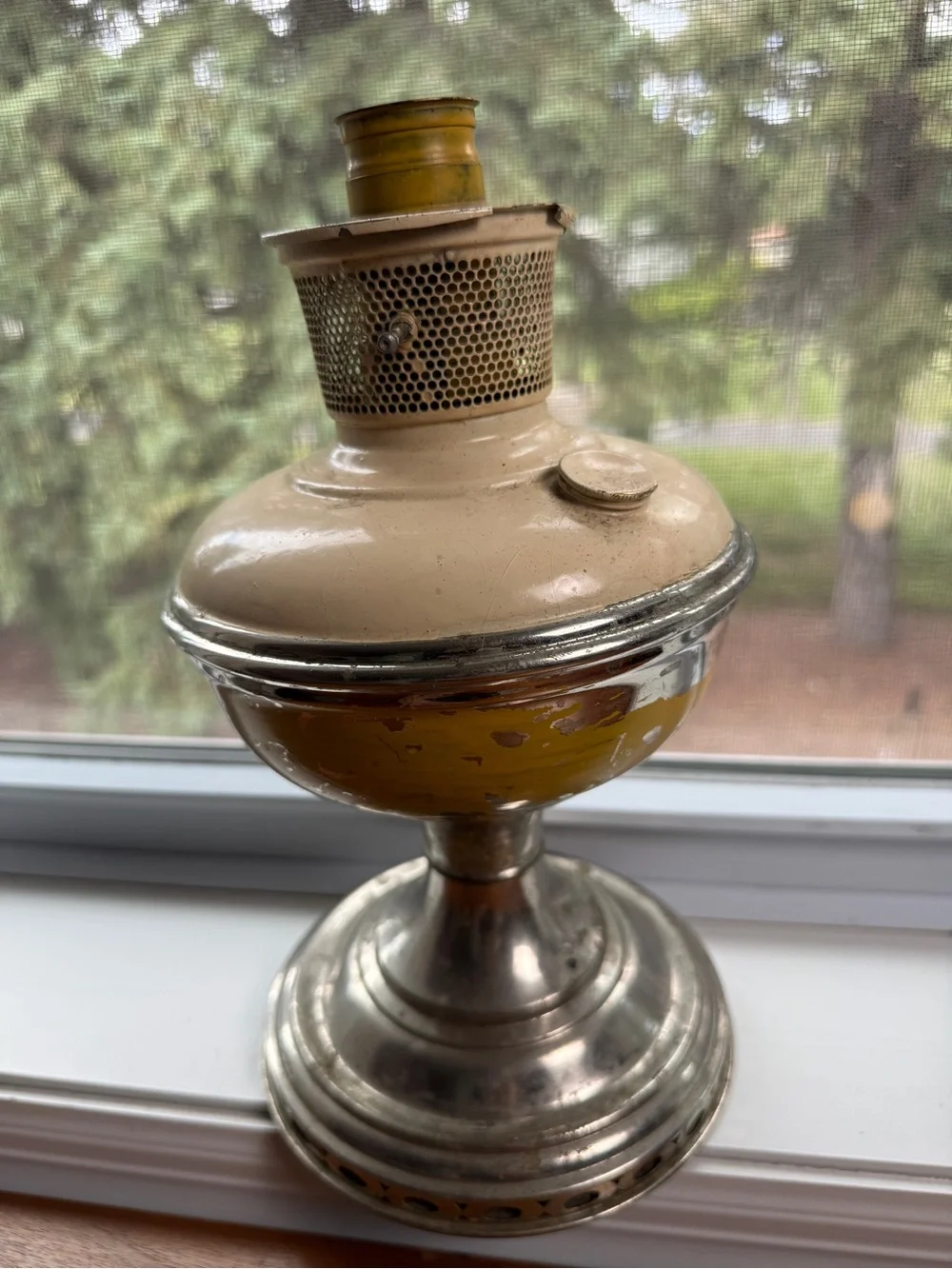 Vintage Aladdin Oil Lamp Kerosene Yellow & Silver No Chimney Homesteadin Prairie